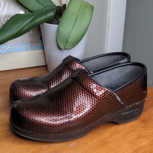 Dansko Shoes - Dansko XP Professional Clogs Brown Patent 39
